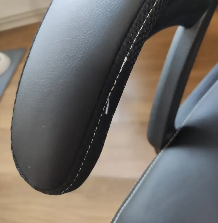 accoudoir remboures du fauteuil bureau play haha